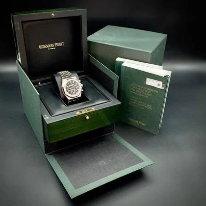 Audemars Piguet Royal Oak Chronograph 26320ST Black Dial 41mm Mint Condition Complete Set - Image 2