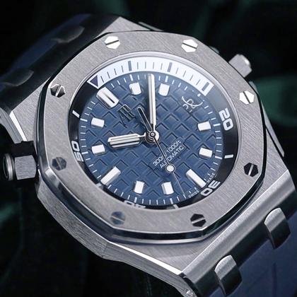 Audemars Piguet Royal Oak Offshore Diver MINT FULL SET Royal Oak Offshore Diver Blue Dial Blue Rubber Strap Steel 42mm 15720ST