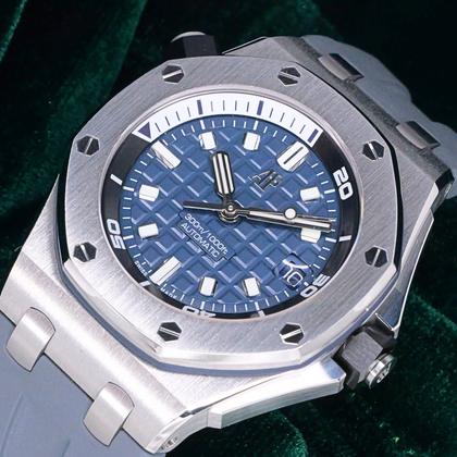 Audemars Piguet Royal Oak Offshore Diver MINT FULL SET Royal Oak Offshore Diver Blue Dial Gray Rubber Strap Steel 15720ST - Image 10