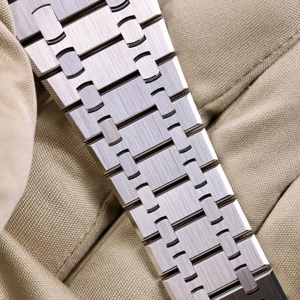 Audemars Piguet Royal Oak Selfwinding 2025 Brand New Complete Set - Image 4