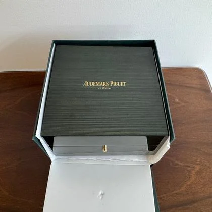 Audemars Piguet Royal Oak Dual Time Full set (incl. travel case) mint condition. - Image 10