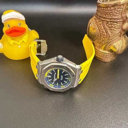 Audemars Piguet Royal Oak Offshore Diver Beautiful Blue/Yellow watch - Image 12